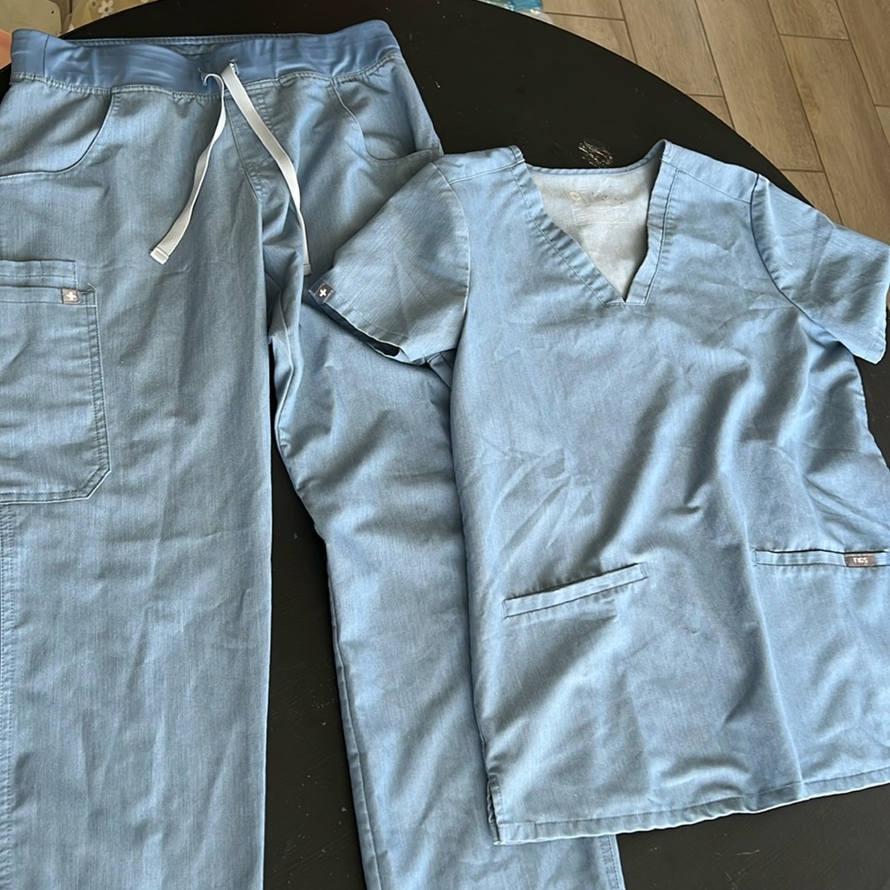 Figs, size S top/bottom, Heather Indigo, great condition.